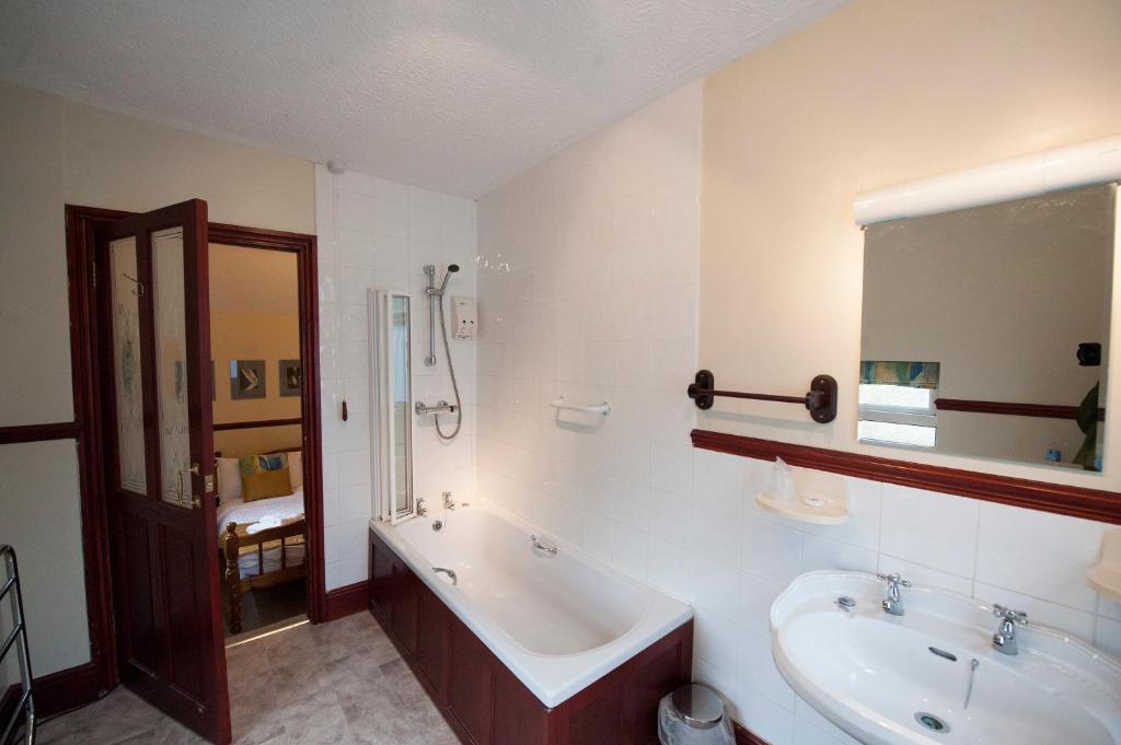 Cwmwennol Country House Saundersfoot Room photo